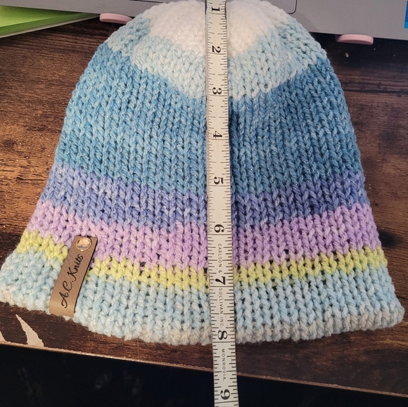 Beautifully Knitted Homemade Toque - Picture 4 of 4